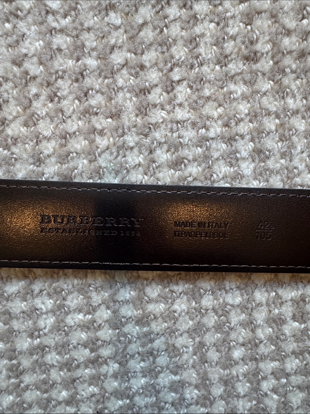 Authentic Burberry Beige Plaid Belt with Red Accents and Brass Buckle - Picture 5 of 5